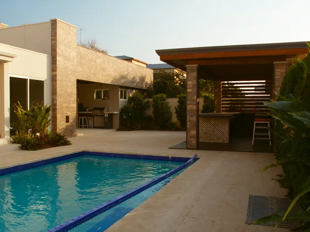 Piscina e espaço gourmet